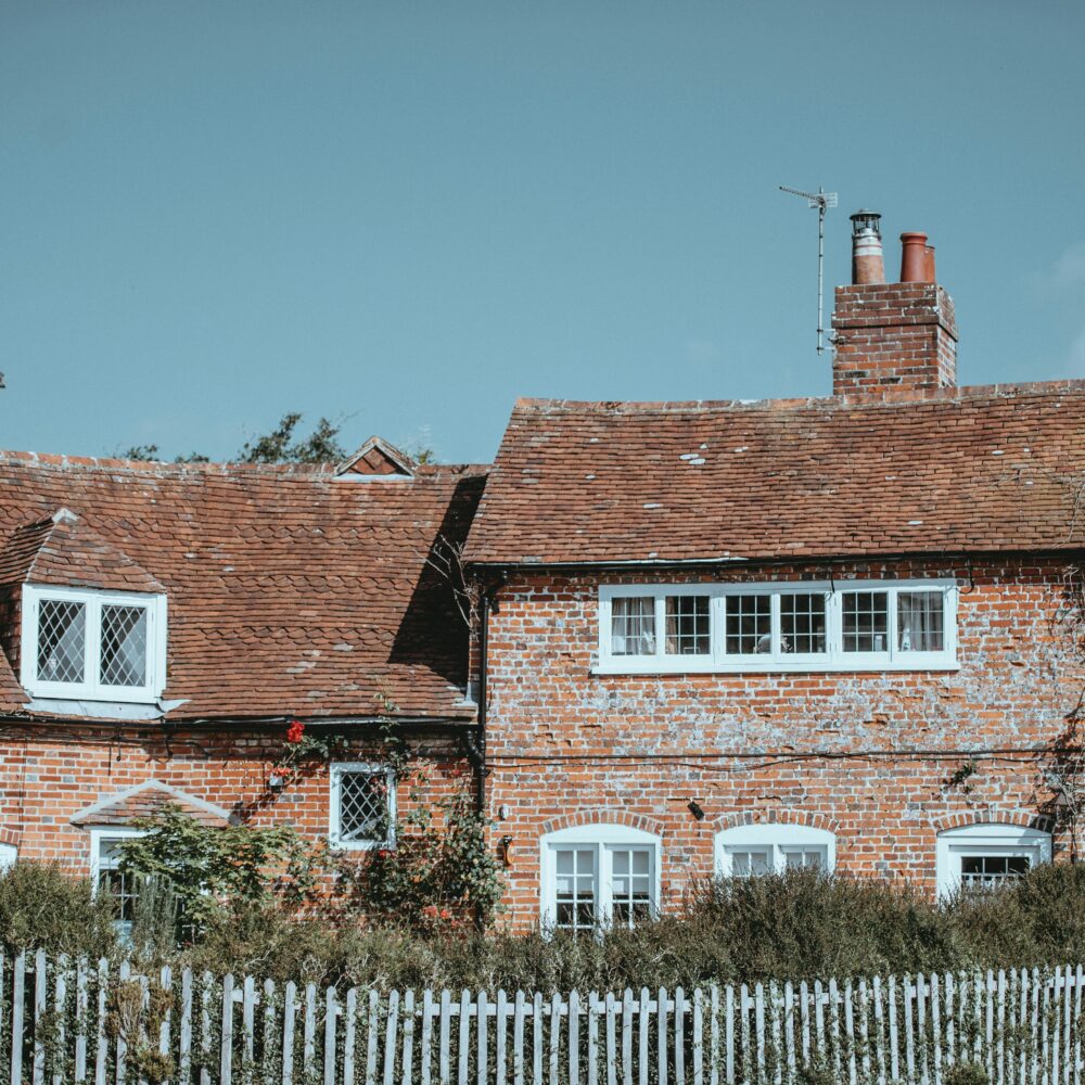 Beaulieu cottages by Annie Spratt on Unsplash