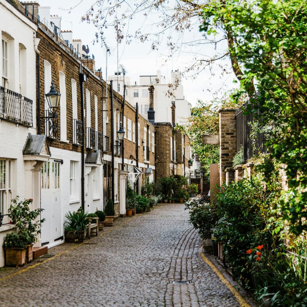 Kynance Mews, London cobble street and houses by Bruno Martins on Unsplash