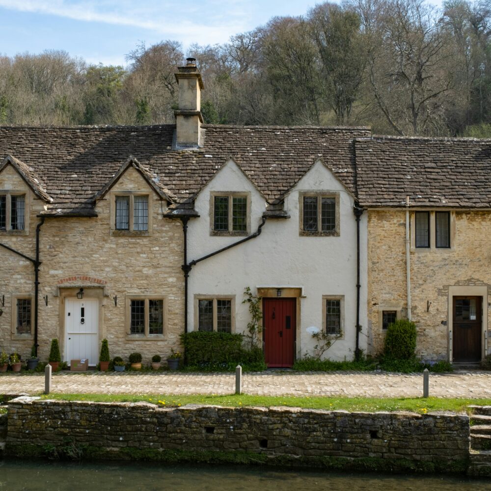 Row of riverside terraced houses by Yaopey Yong on Unsplash
